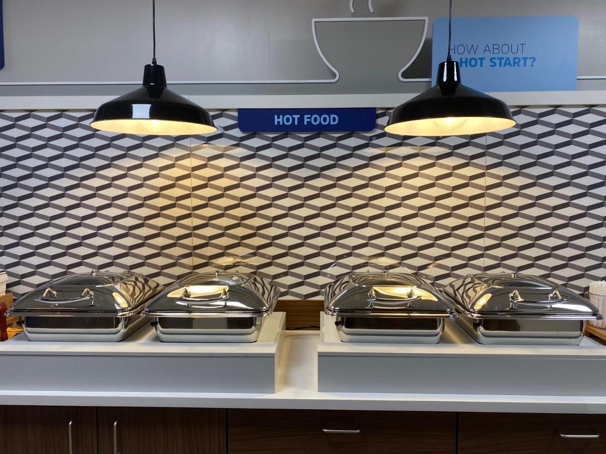 Holiday Inn Express Plymouth By Ihg Esterno foto