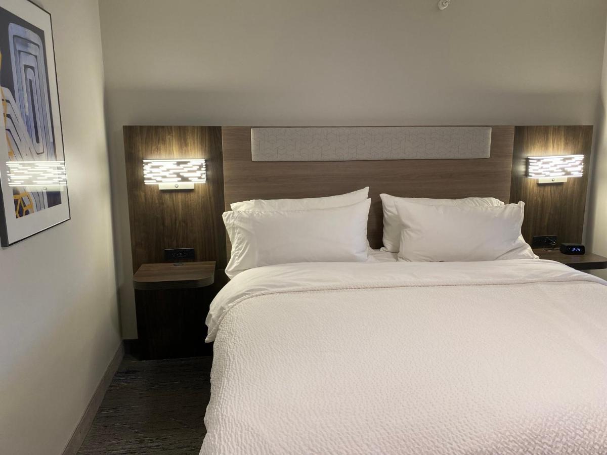 Holiday Inn Express Plymouth By Ihg Esterno foto