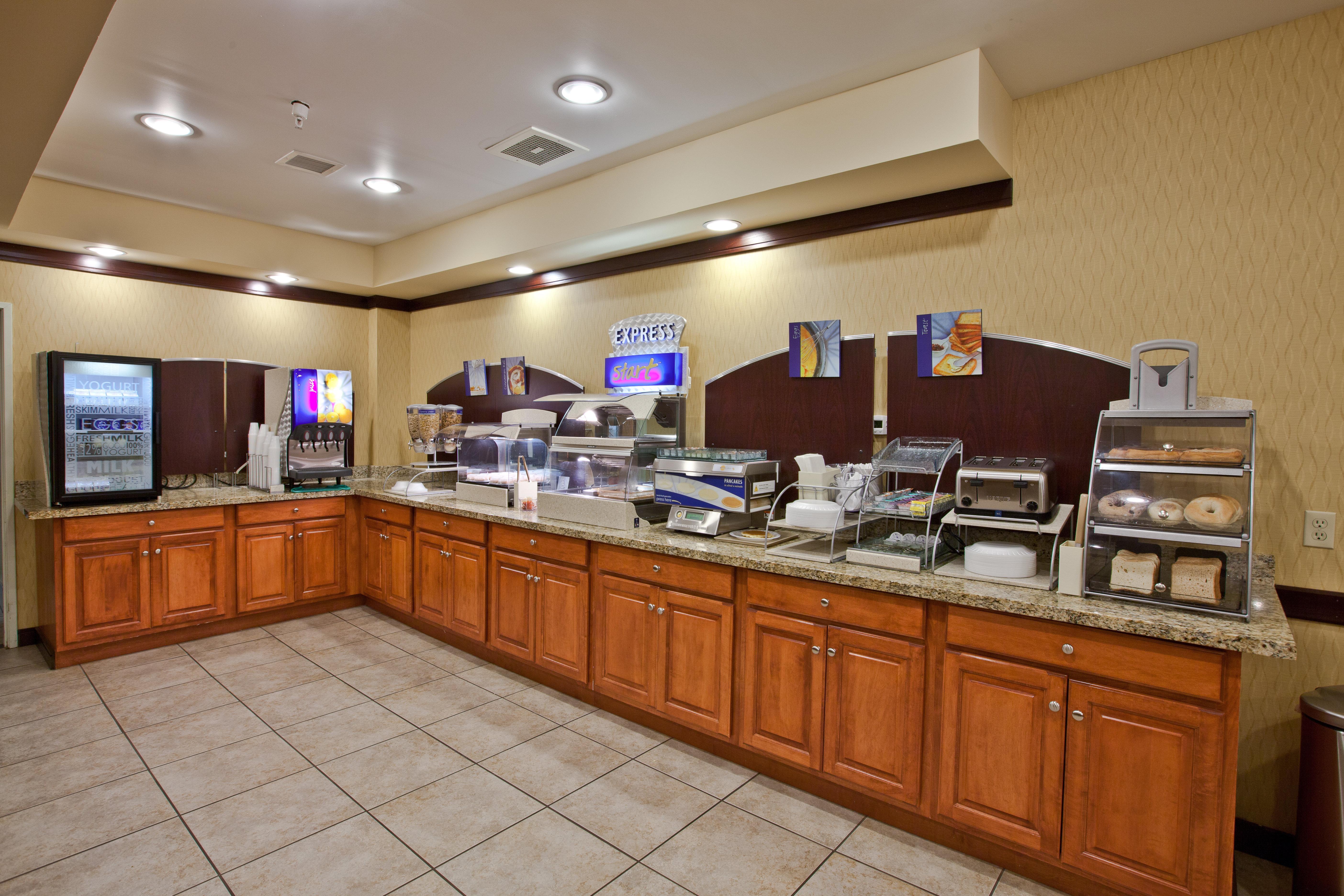 Holiday Inn Express Plymouth By Ihg Esterno foto